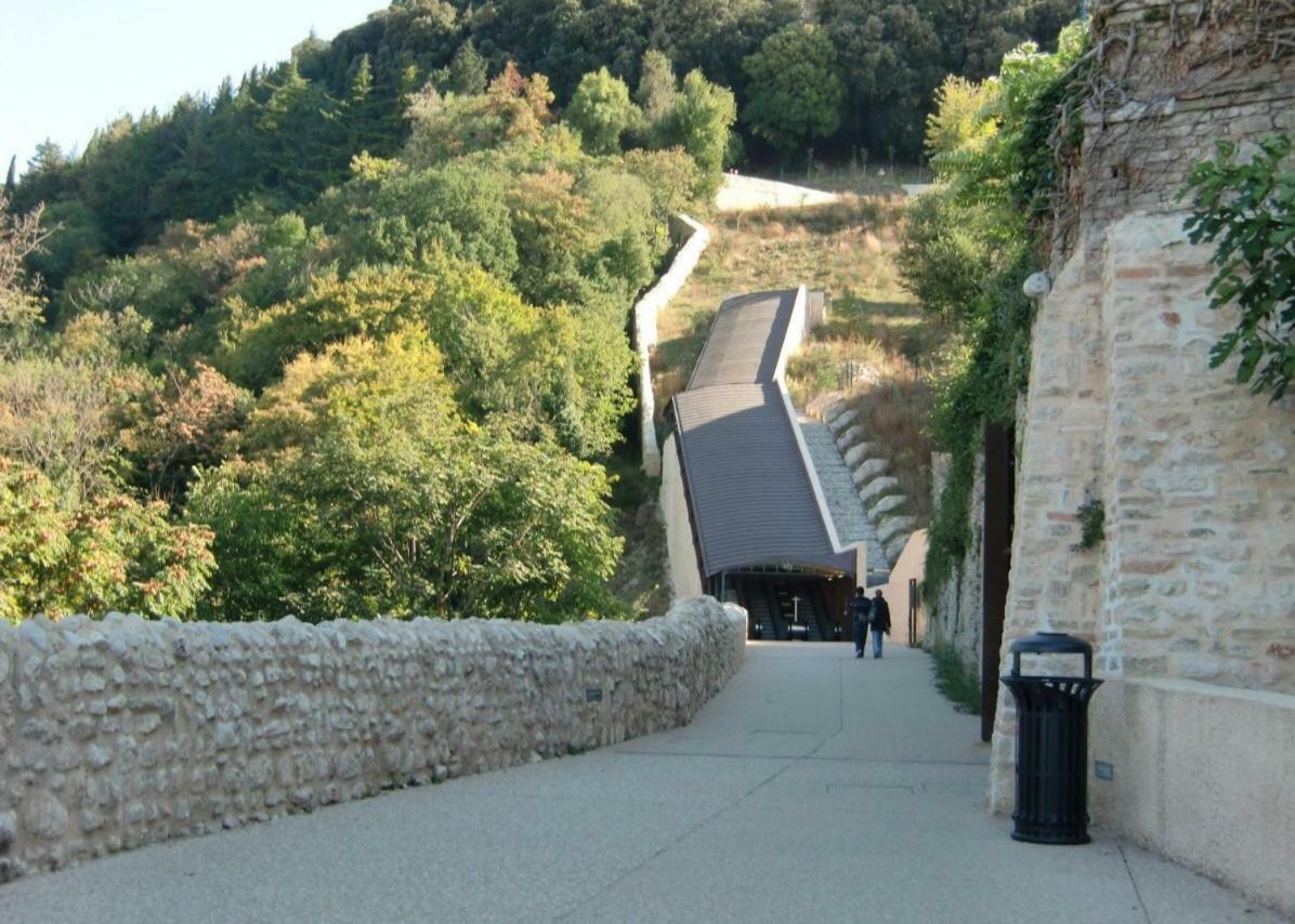 Appartamento Via G Mameli 94 Spoleto Eksteriør bilde